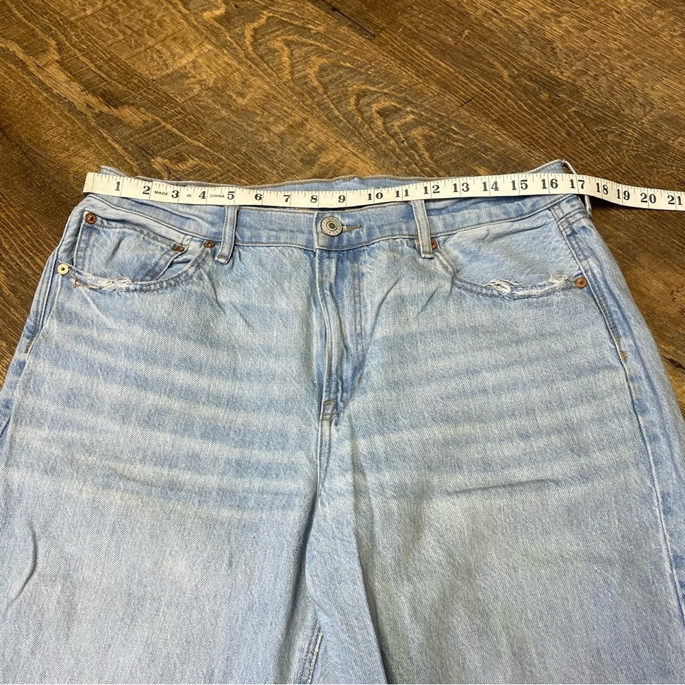 American Eagle Distressed 90s Straight Denim Jeans Womens 16 Destroyed Ripped - Picture 2 of 10